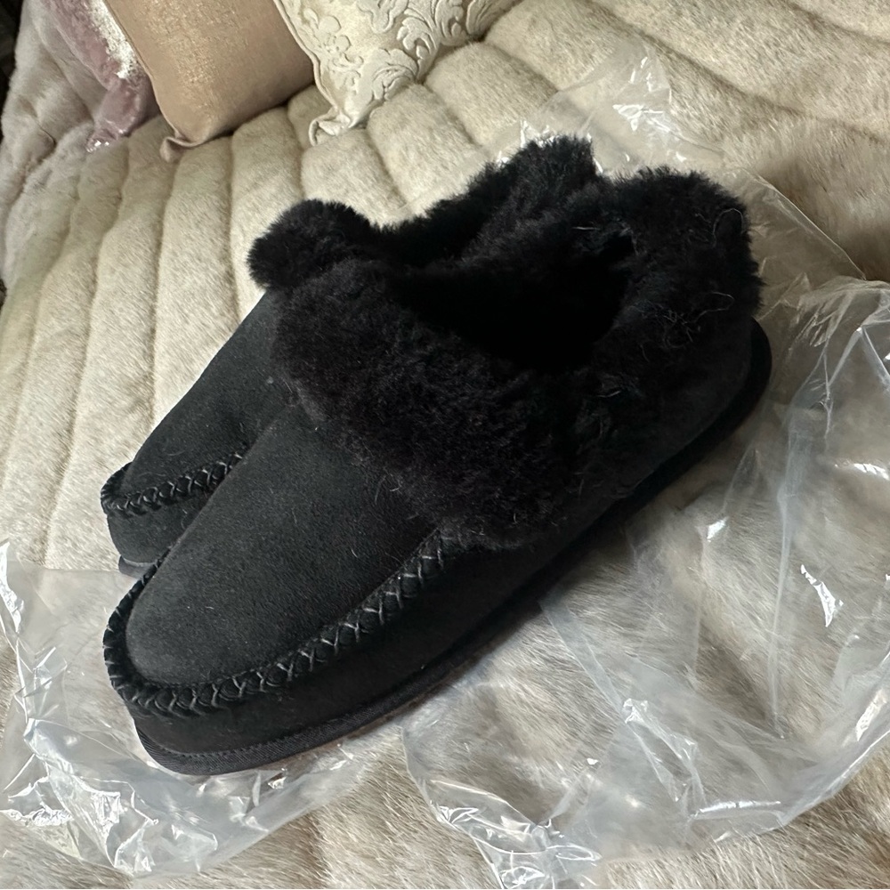 Black Fluffy Shearling Lined Slippers